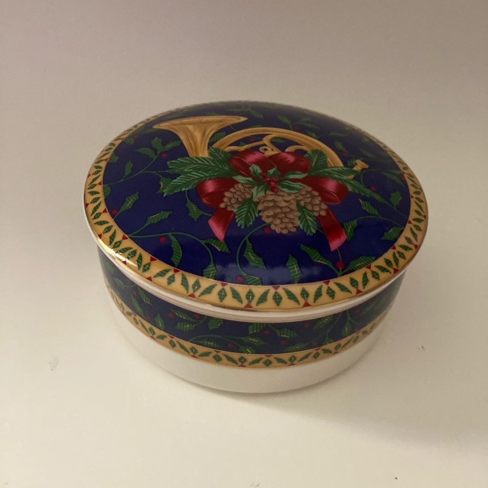 Mikasa Holiday Music Trinket Box